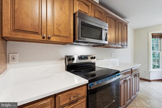 Building Photo - 8230 Goldstream Ct