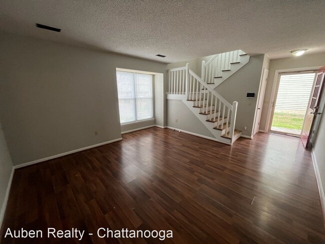 Building Photo - 2 br, 1.5 bath House - 1409 Stratton Place...