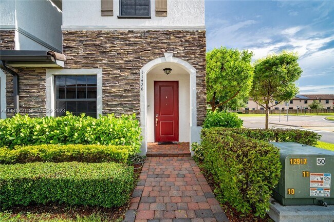 Foto del edificio - 705 SE 13th Street Cir