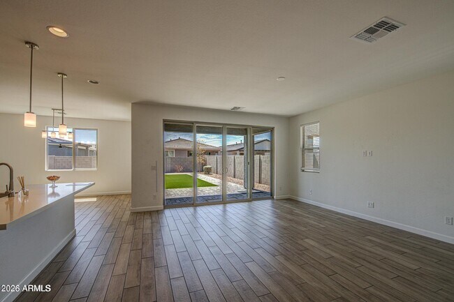 Foto del edificio - 11341 E Ulysses Ave