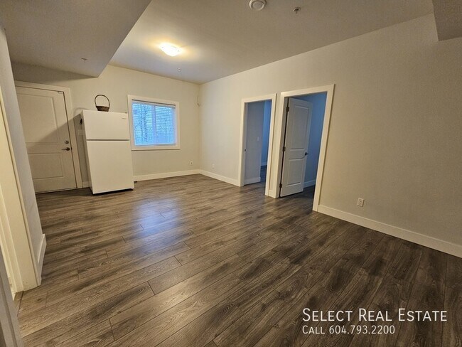 Photo du bâtiment - 8512 Forest Gate Dr