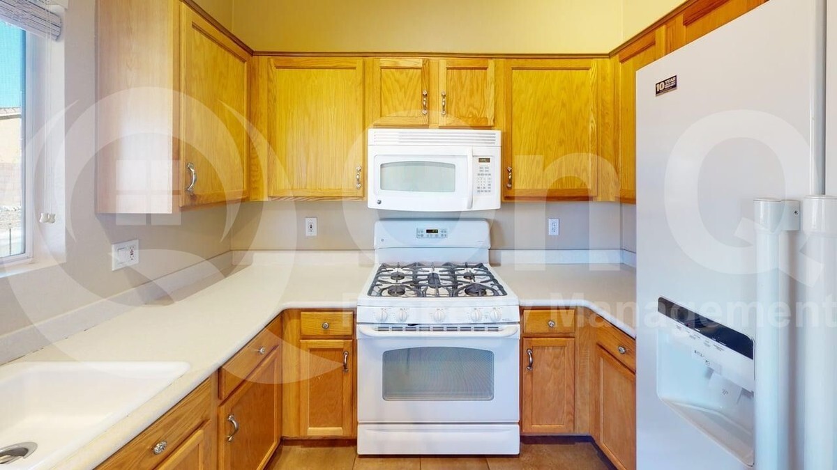 Foto principal - 2234 W Roundwood Pl