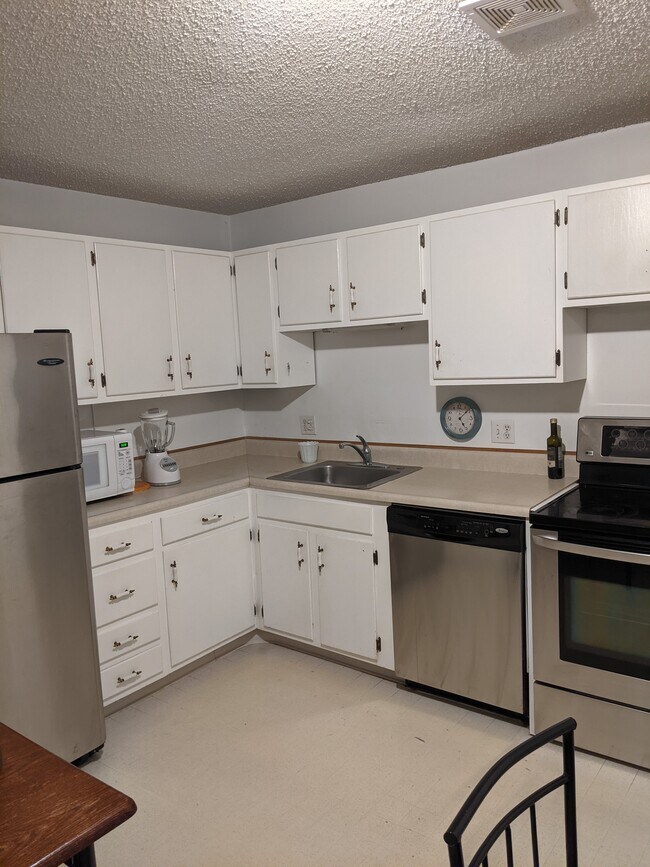 Building Photo - 14 Northbrook Dr