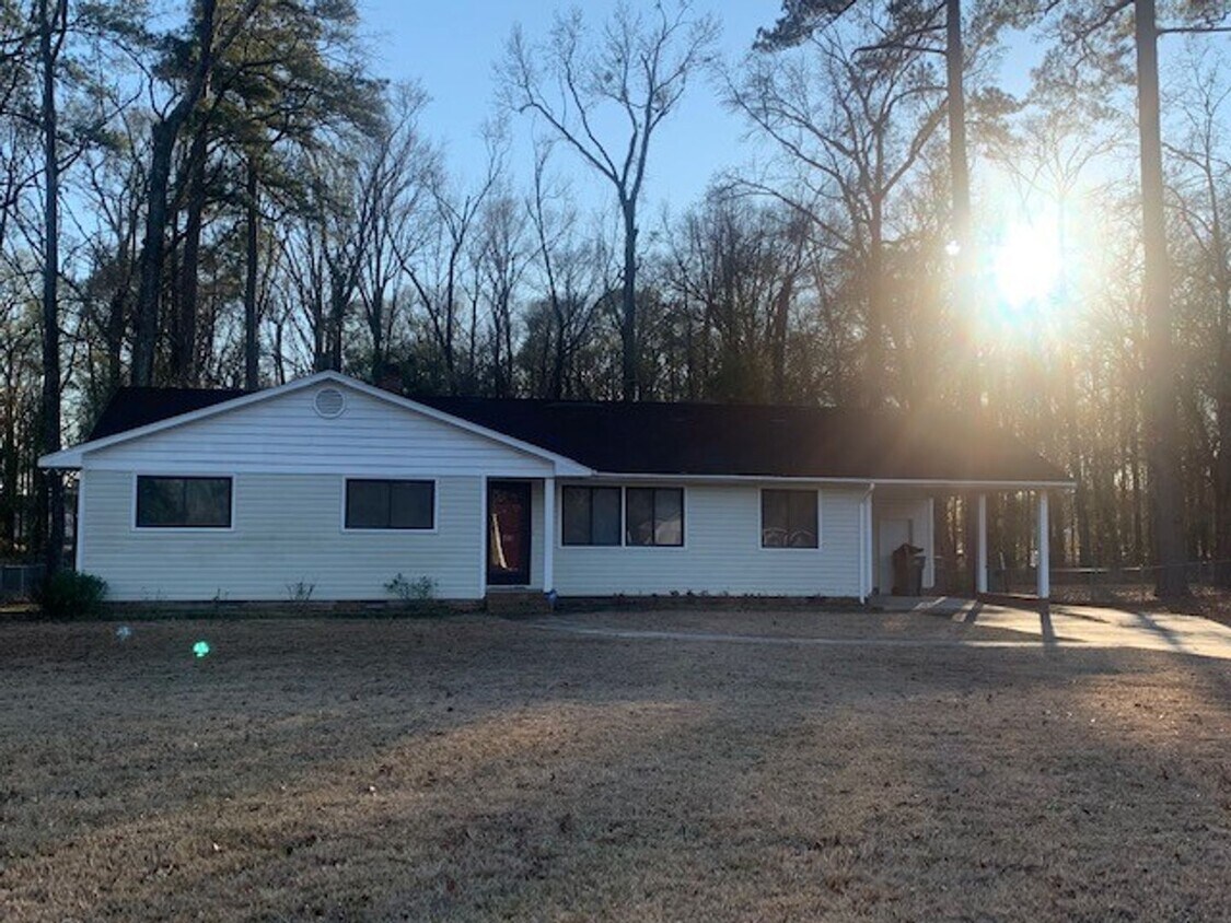 Foto principal - 4 Bedroom in Mayfair Community