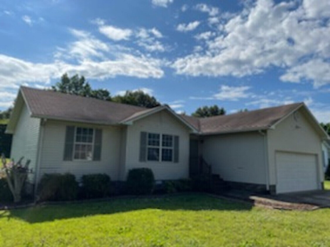 Primary Photo - Charming 3 BD 2 BA Home!