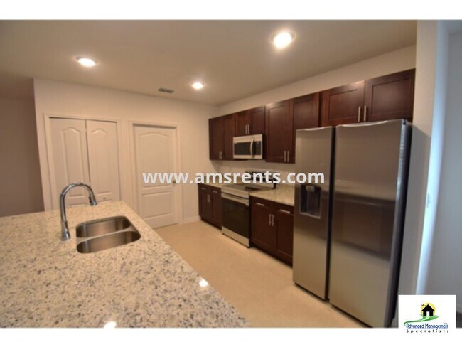 Foto del edificio - 711 Swallow Ln
