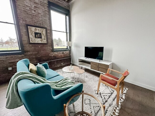 Foto del edificio - 604 W 4th St N