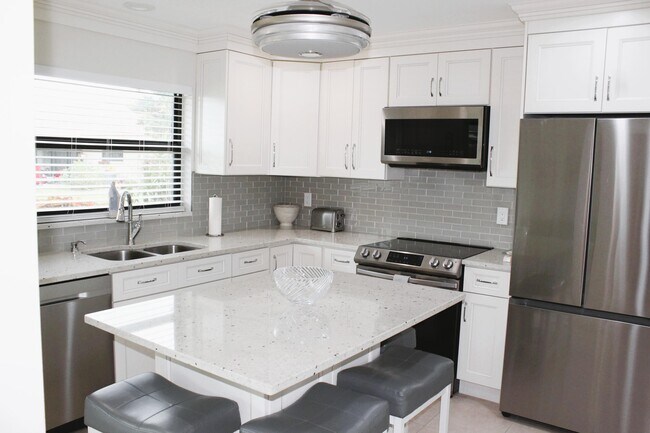 Foto del edificio - 4595 Laurel Tree Rd