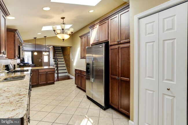 Building Photo - 1011 S Linwood Ave