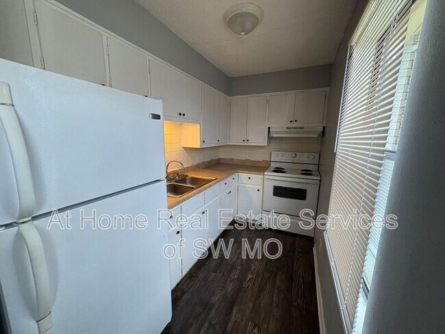Foto del edificio - 728 E Walnut St