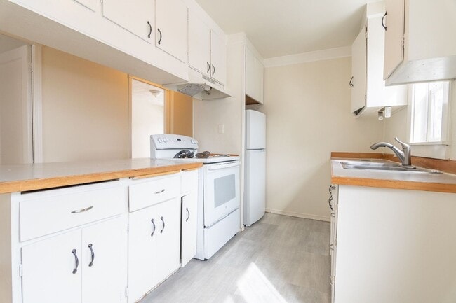 Building Photo - 3424-28 NE 79th