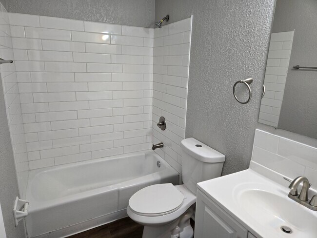 Foto del edificio - 931 SW Kingscross Rd