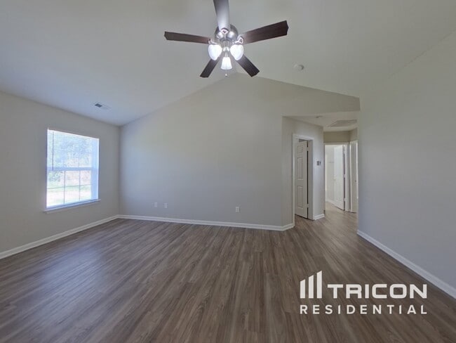 Building Photo - 1300 Crandon Dr
