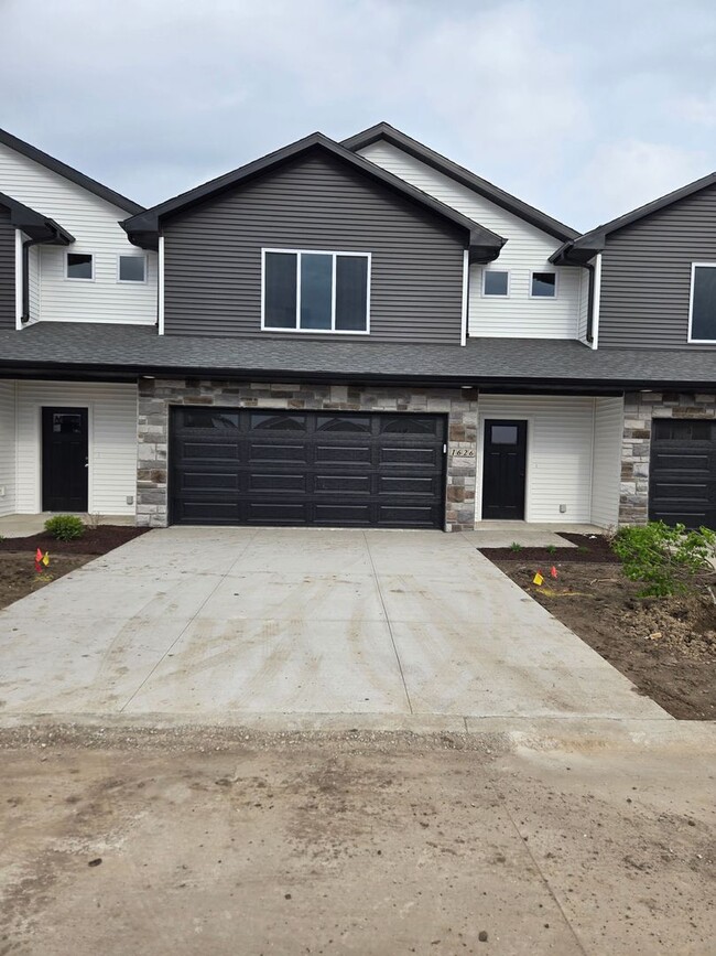 Building Photo - RaeMat LLC