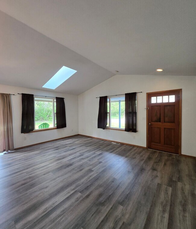Building Photo - 3 Bed, 2 Bath Craftsman Style Home - Great Location in Port Townsend!
