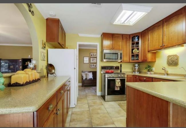 Building Photo - 102 Robin Hood Dr