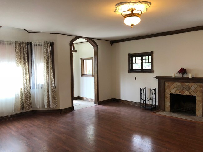 Foto del edificio - 263 W Highland Ave