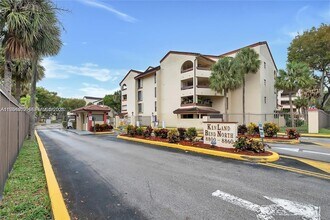 Building Photo - 8850 SW 123rd Ct