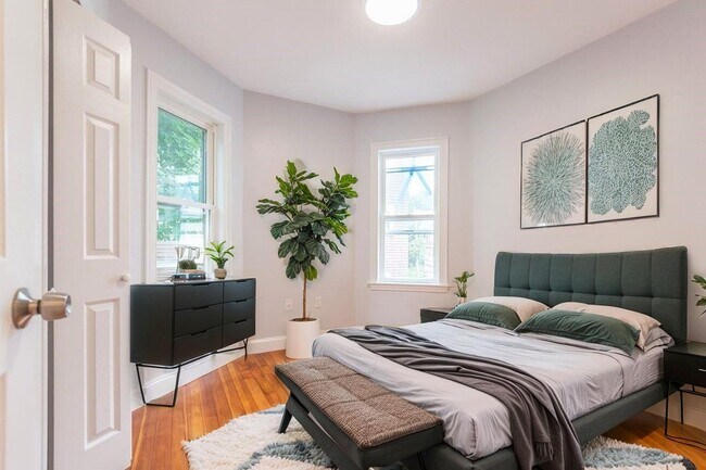 Foto del edificio - 28 Hunnewell Ave