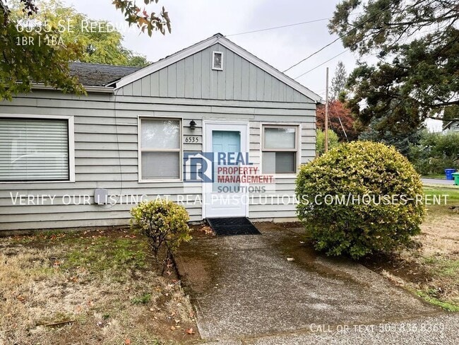 Building Photo - 6535 SE Reedway St