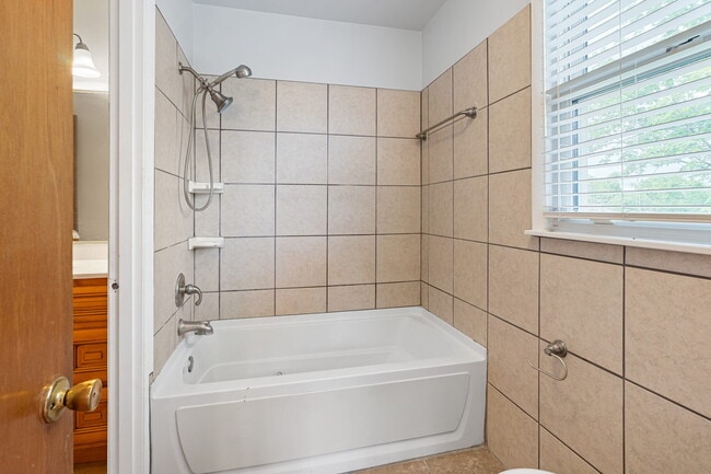 Foto del edificio - 3841 Dubois Dr