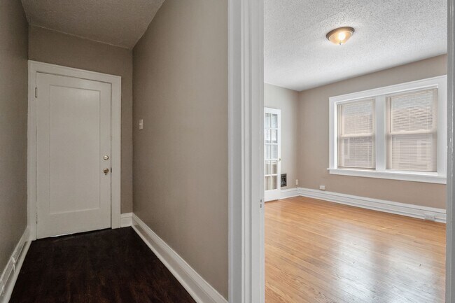 Foto del edificio - 4958 Walsh St