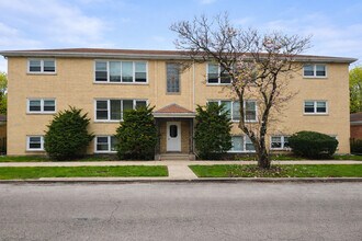 Building Photo - 5834 W Montrose Ave