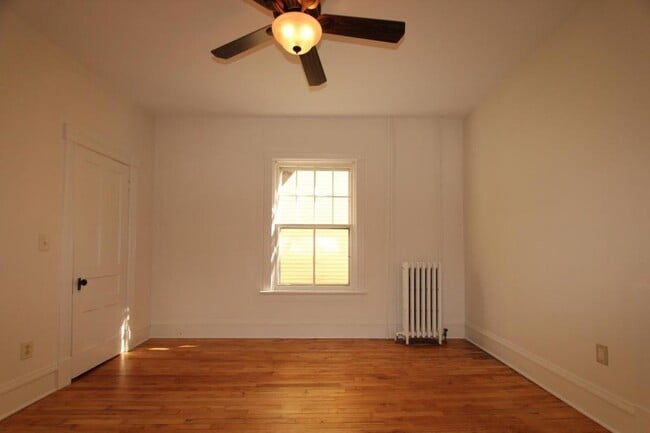 Building Photo - 60 Clarke St #2 (Clarke  Grant)