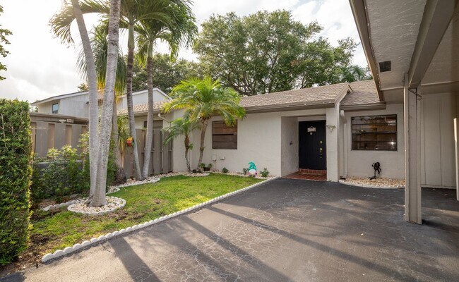 Foto del edificio - 1873 Deer Creek Wildwood Ln E