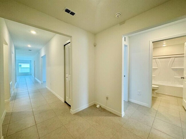 Building Photo - 10205 Alder Green Dr