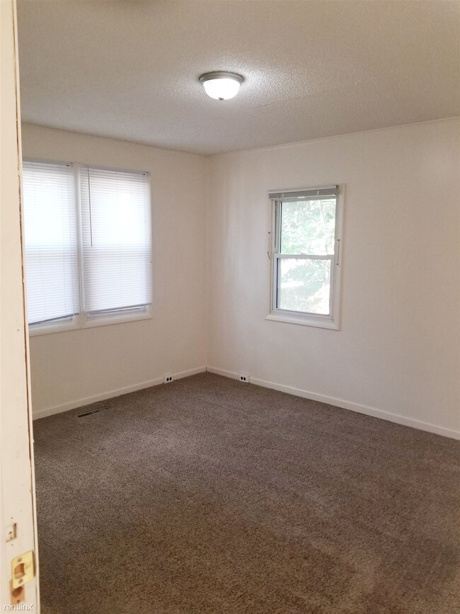 Building Photo - 2 br, 1 bath Duplex - 100 Leonard St NE # 1