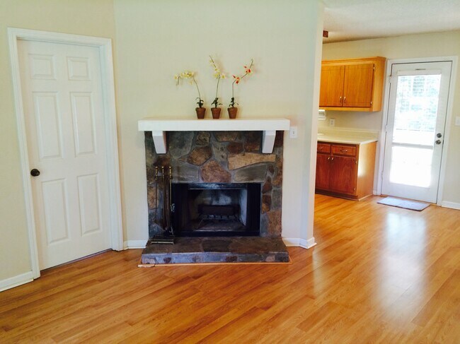 Building Photo - 86 Spring Valley Ln