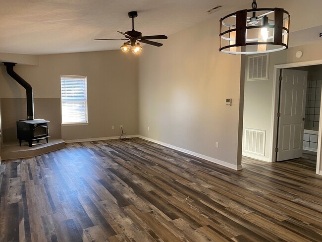 Building Photo - 1207 Red Bud Ave