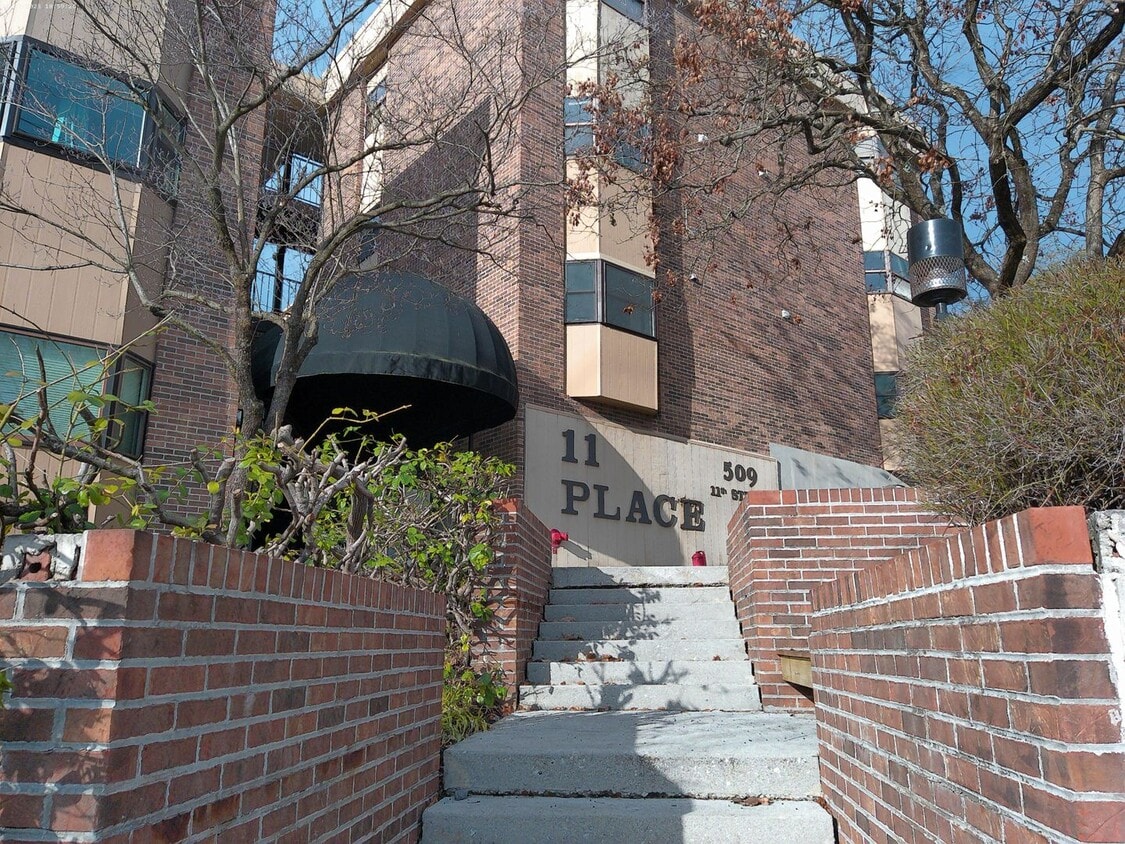 11th Place Condominiums Unit #3010 Available for NOW! $2100 per month. - 11th Place Condominiums Unit #3010 Available for NOW!  $2100 per month.