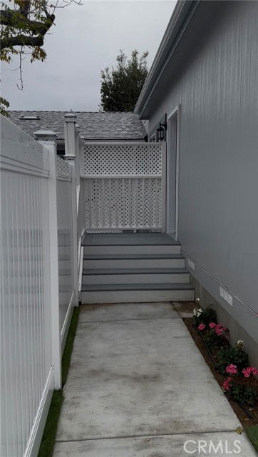 Building Photo - 7317 Kelvin Ave