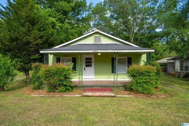 Building Photo - 806 N Main Ave
