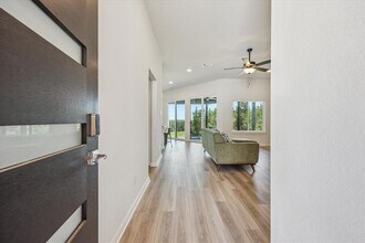 Building Photo - 21001 Newhaven Cove