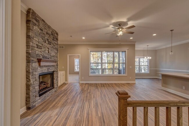 Building Photo - 102 Hickory Grv Ct