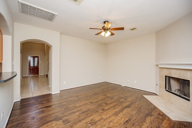Foto del edificio - 1323 Colonial Manor Dr