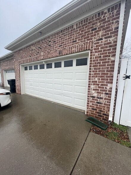 Foto del edificio - 2133 Cason Ln