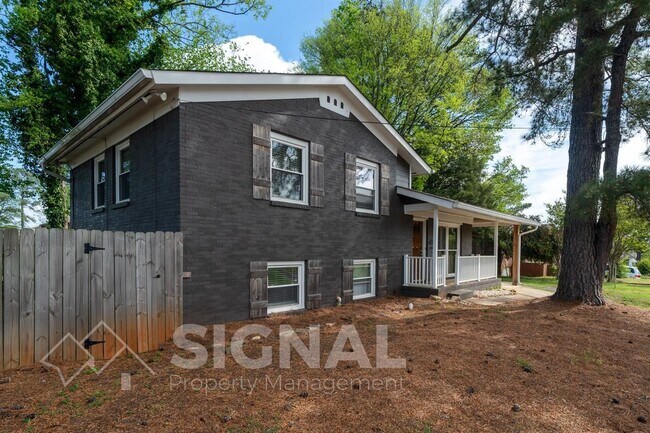Building Photo - 2 11th Ct N