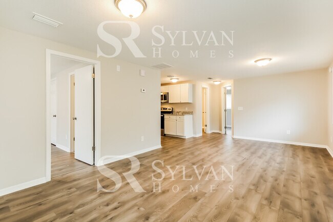 Foto del edificio - The living is easy in this 3 bedroom, 2 bathroom home!