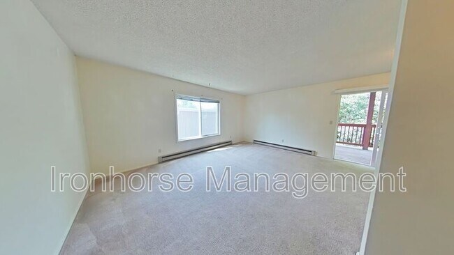 Building Photo - 515 S 15th Ave
