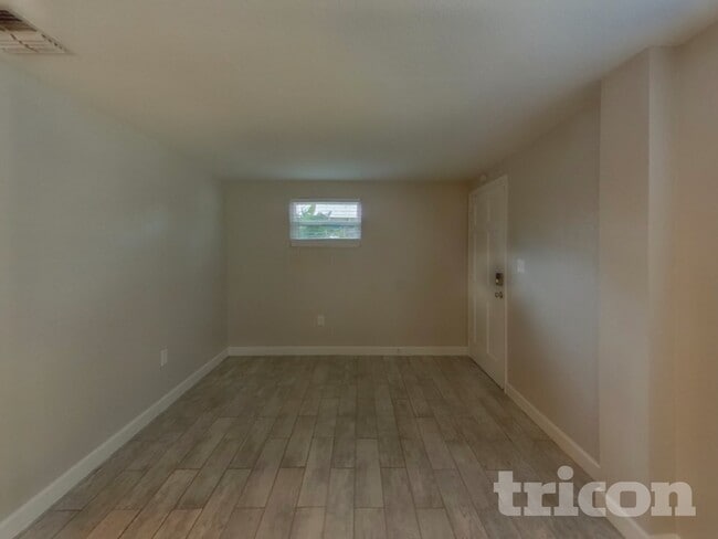 Foto del edificio - 4460 49th Ave N