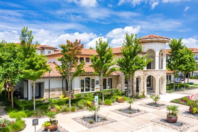 Leasing Office - Serene La Villita