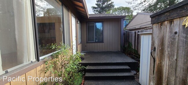 Building Photo - 3 br, 1 bath House - 850 E. Cotati #4