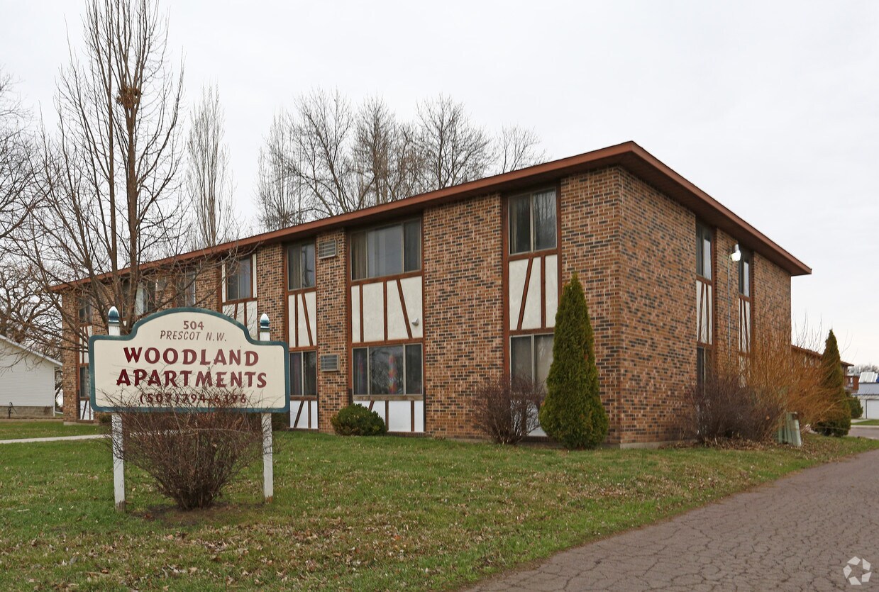 Building Photo - Woodland Apartments