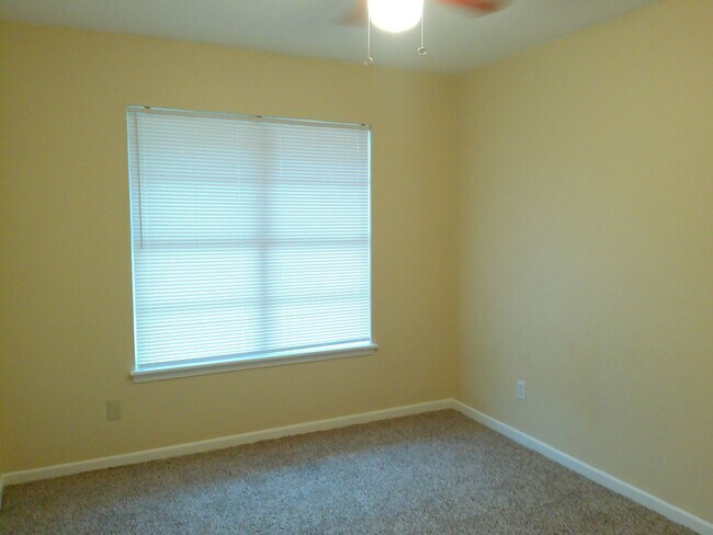 Building Photo - 109 Sutherland Dr