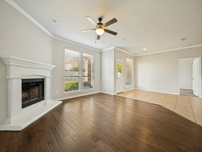 Building Photo - 3213 Hornbeam St