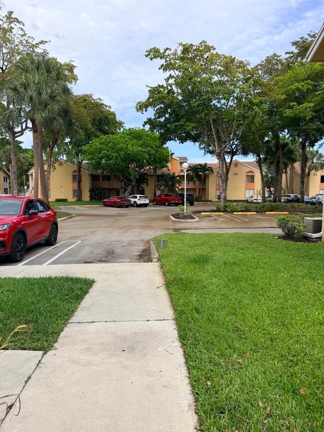Building Photo - 998 Coral Club Dr